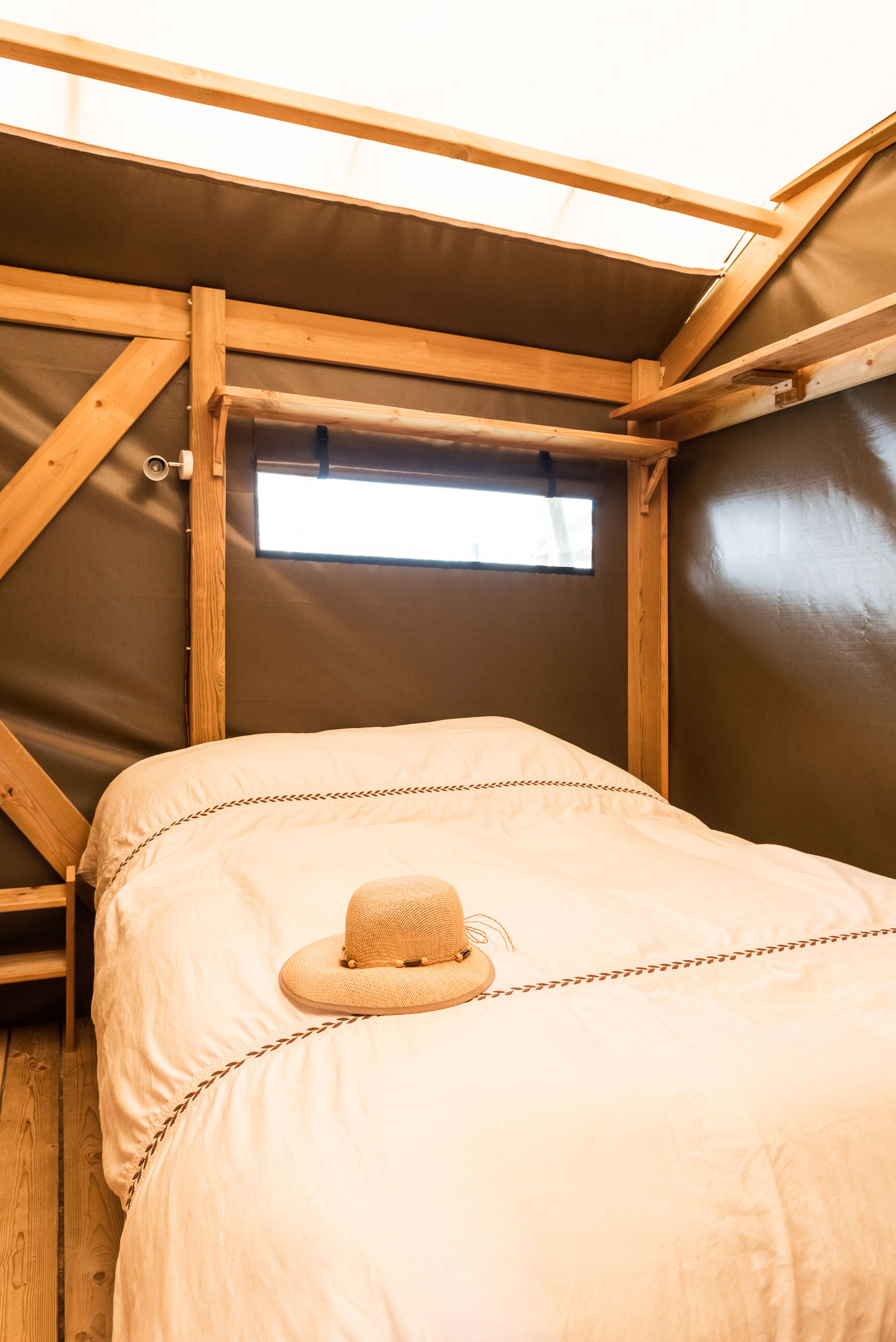 galerie-photos-camping-avec-tente-lodge-6-pers-chambre-adultes-camping-le-port-de-moricq