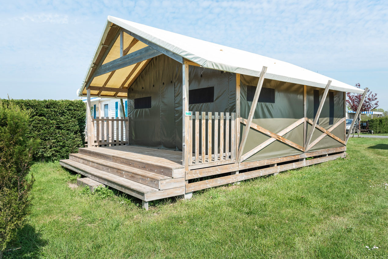 galerie-photos-camping-avec-tente-lodge-6-pers-exterieur-camping-le-port-de-moricq