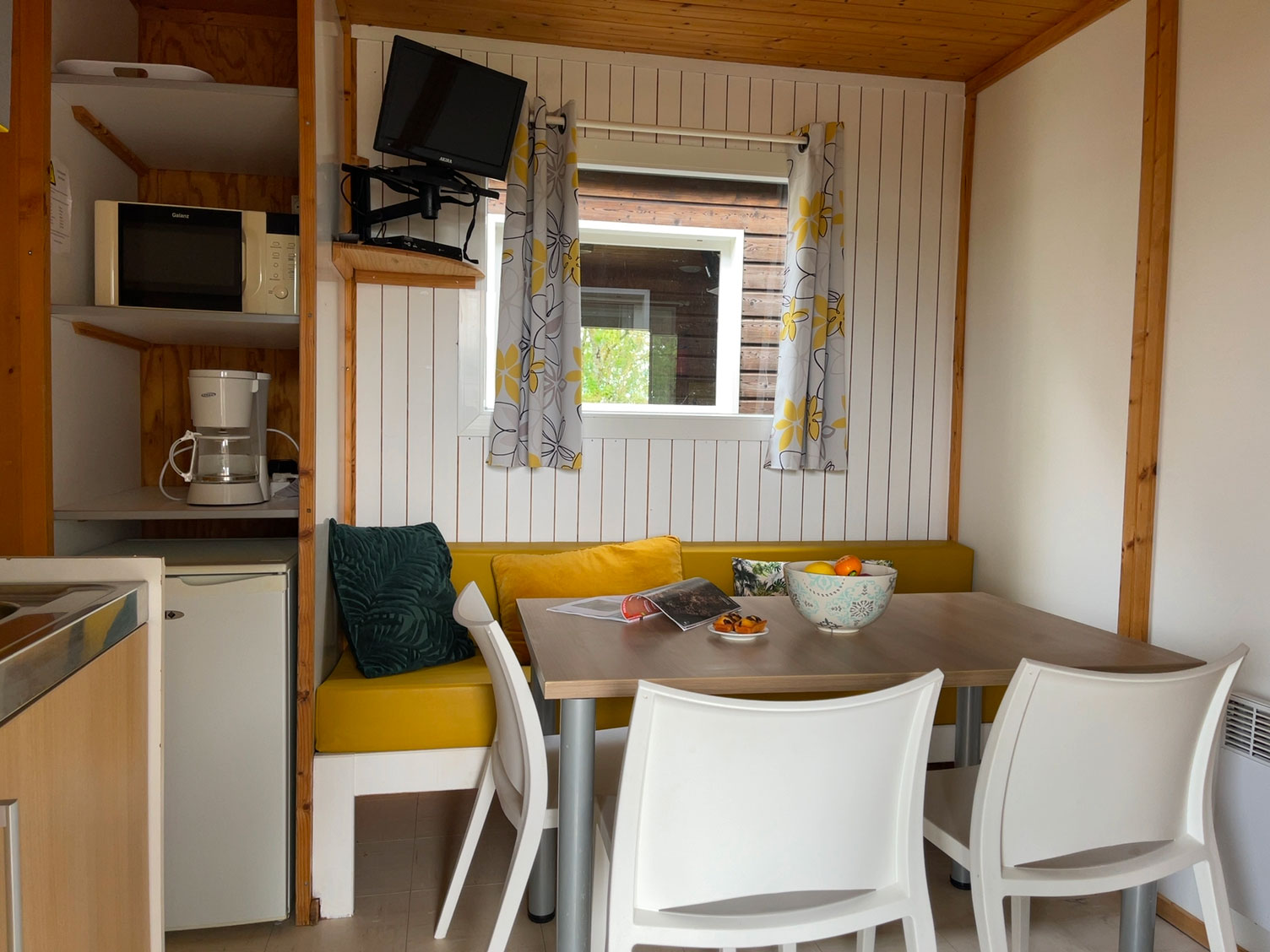 location-chalet-camping-5-personnes-interieur-le-port-de-moricq