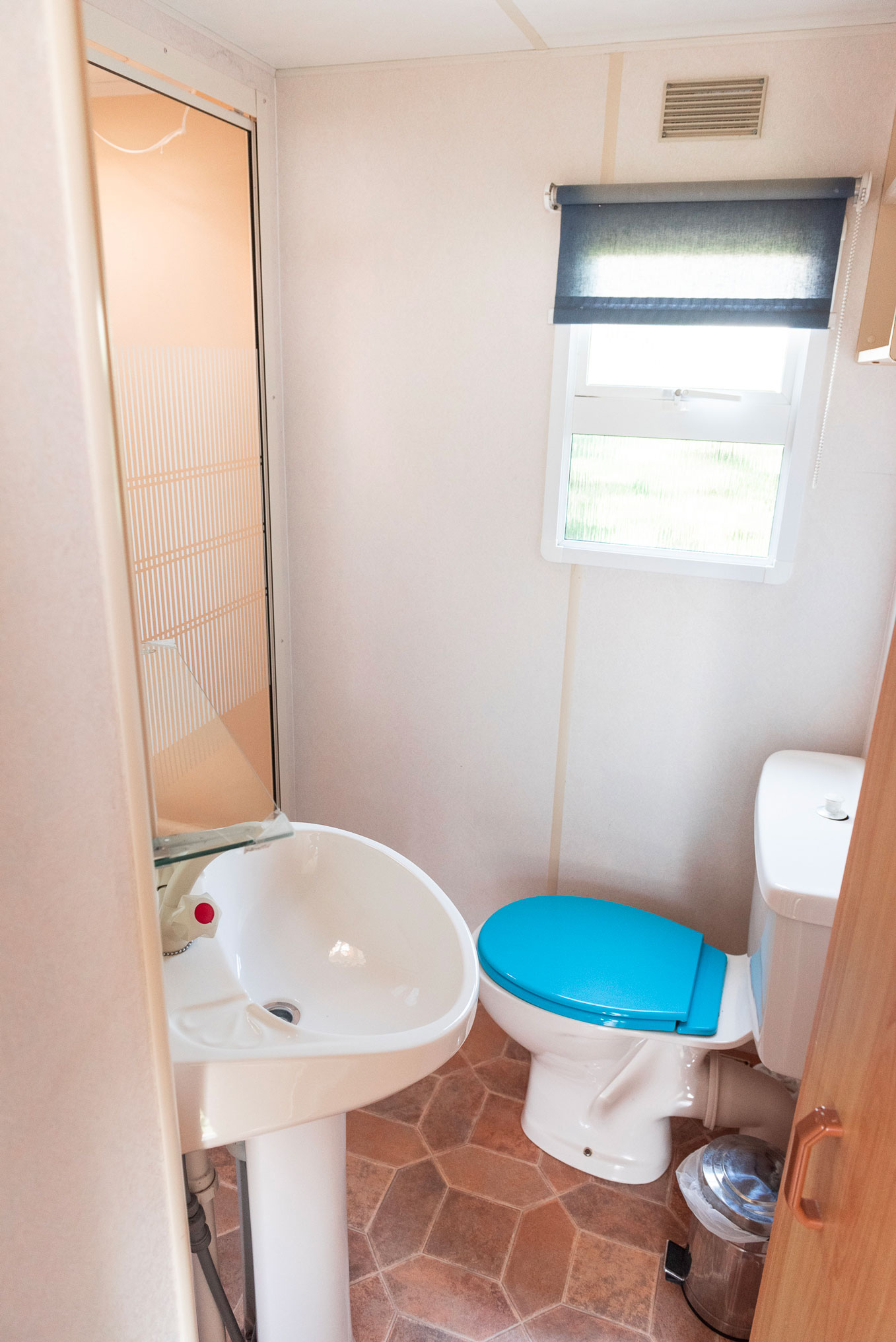 location-mobil-home-4-6-personnes-eco-salle-de-bain-camping-le-port-de-moricq