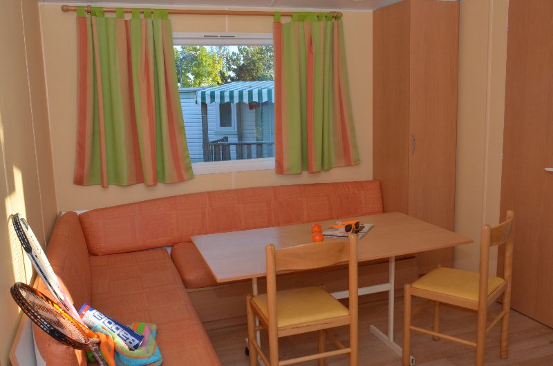 location-mobil-home-4-6-personnes-evasion-salon-camping-moricq