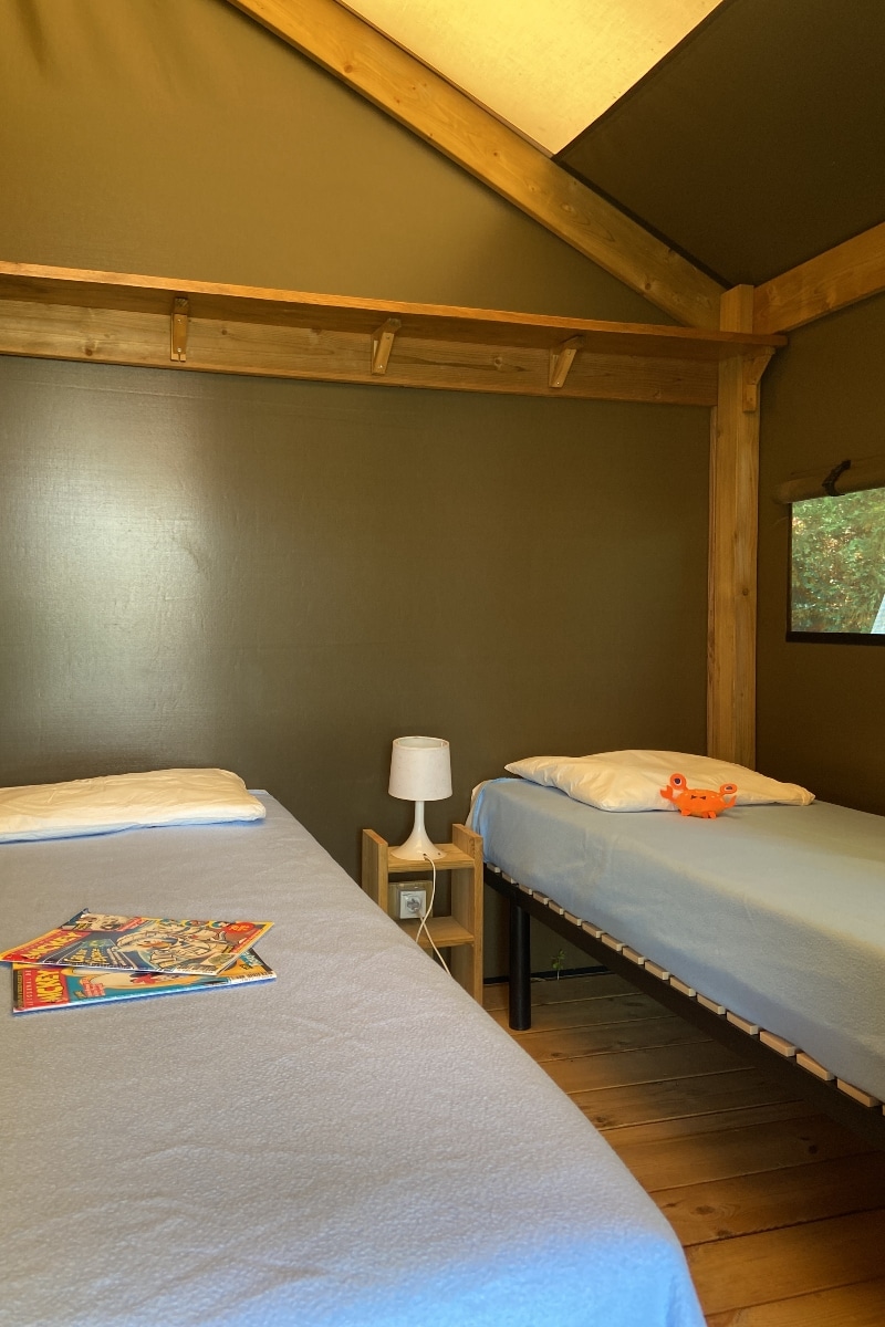 location-tente-lodge-safari-4-personnes-chambre-camping-le-port-de-moricq