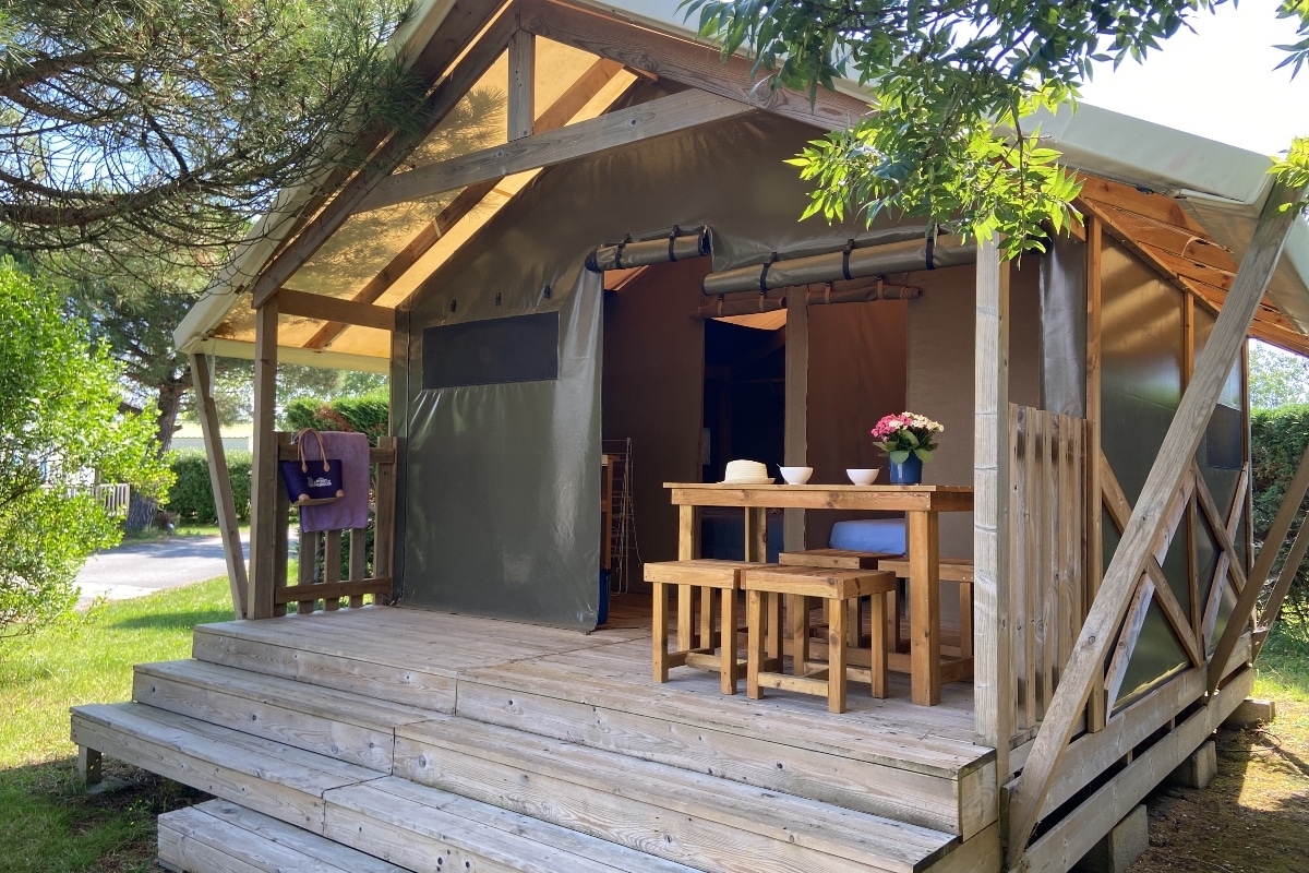 location-tente-lodge-safari-4-personnes-confort-camping-le-port-de-moricq