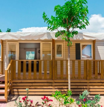 Mobil-home avec terrasse en bois au camping Le Port de Moricq