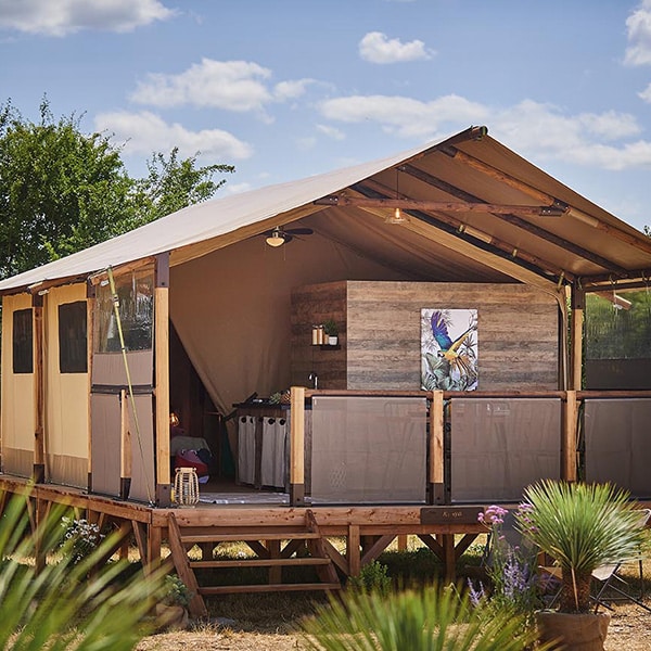 Tente glamping luxueuse en pleine nature