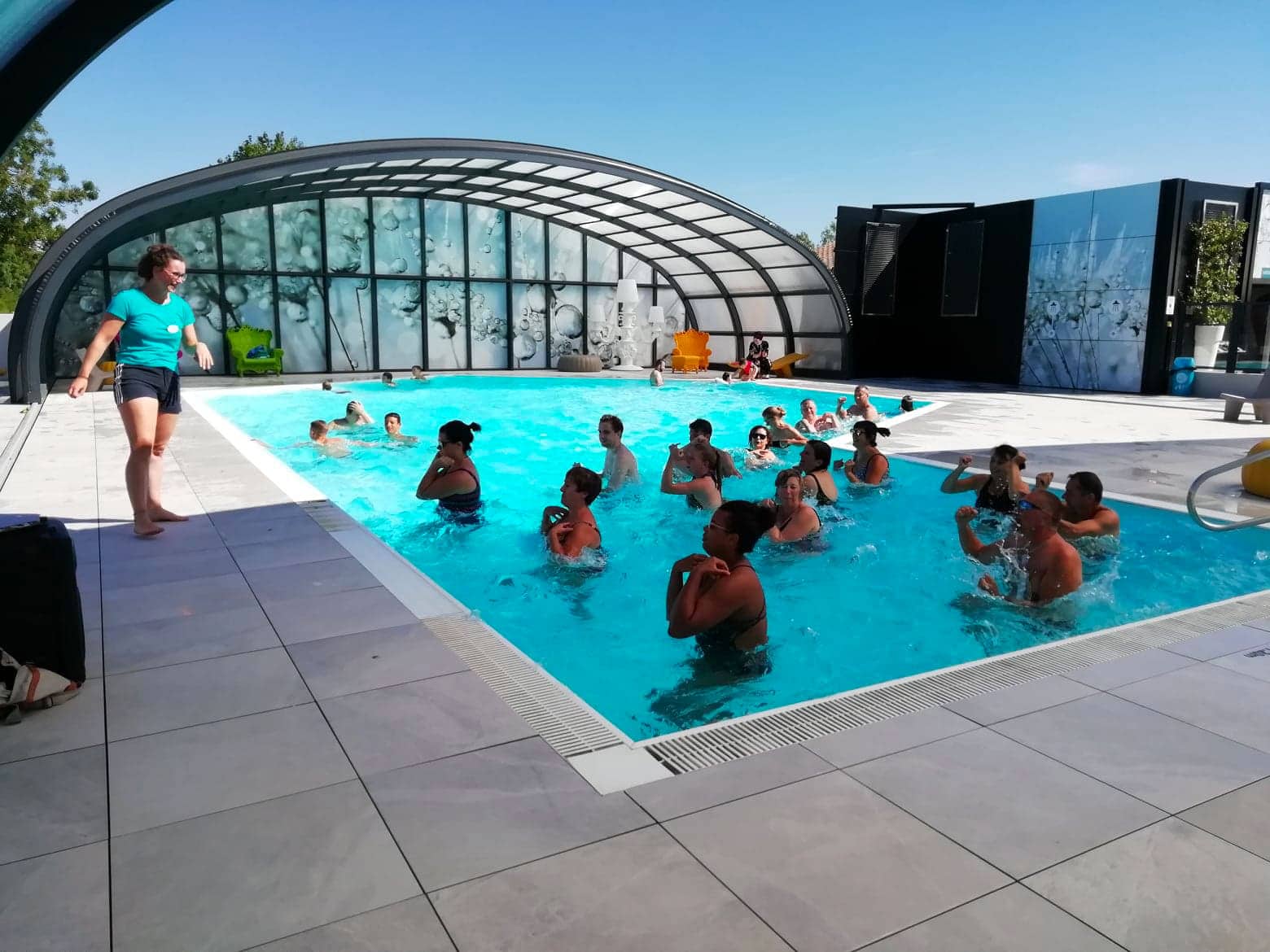 Cours d'aquagym dans la piscine couverte et chauffée du camping Le Port de Moricq